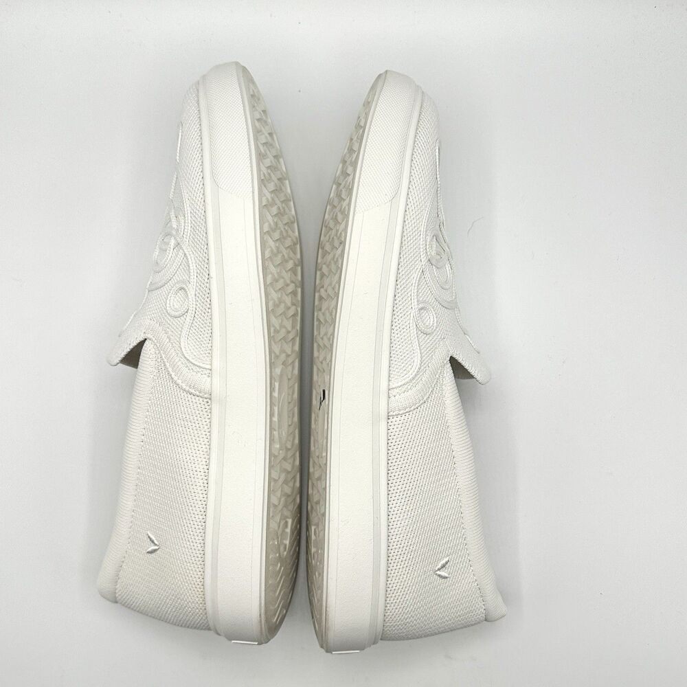 Vivaia Shoe V-Tune Sneakers Women’s 11 White Classic Slip On Comfort - Picture 5 of 11